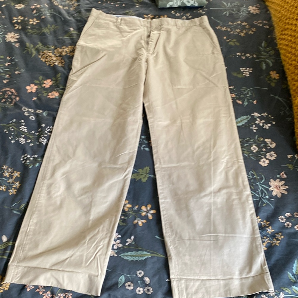 Men’s khaki pants